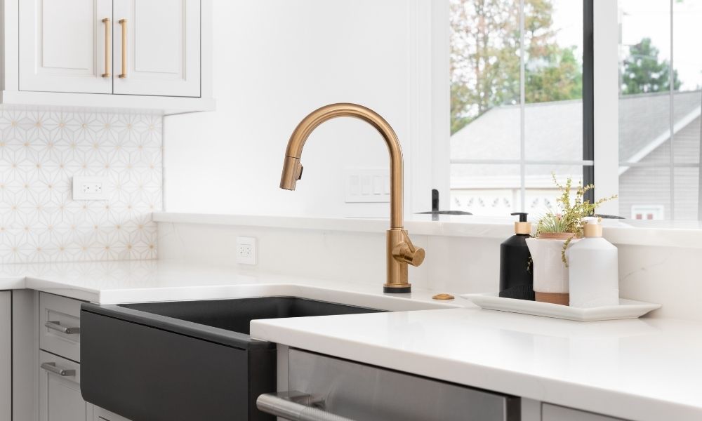 4 Things To Know When Installing a Farmhouse Kitchen Sink